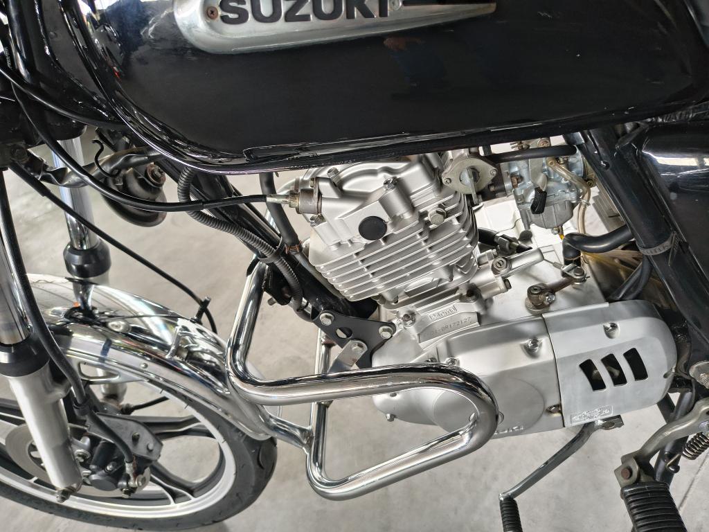 SUZUKI Intruder 125 - Foto