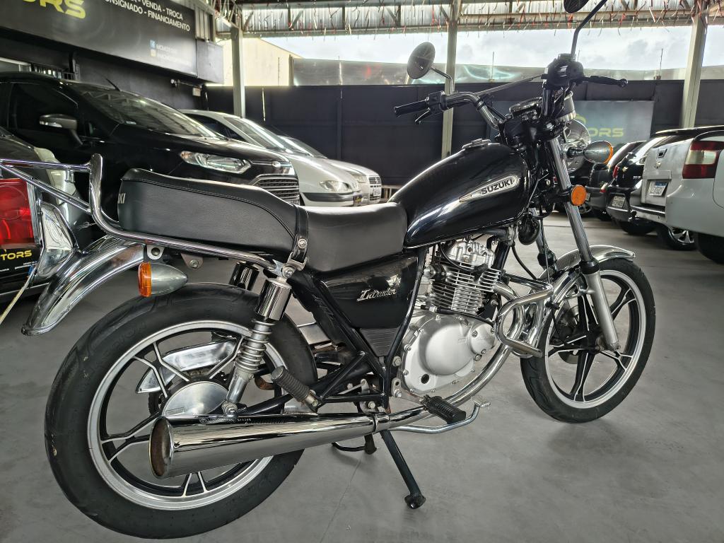SUZUKI Intruder 125 - Foto