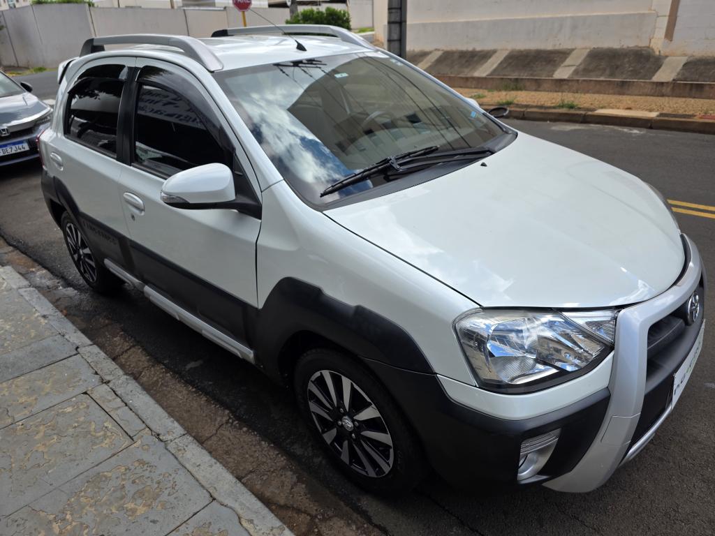 TOYOTA Etios Cross - Foto