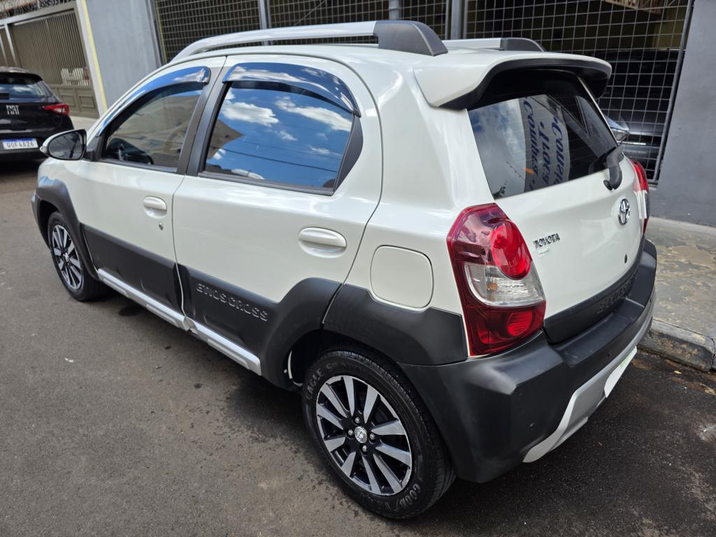 TOYOTA Etios Cross - Foto