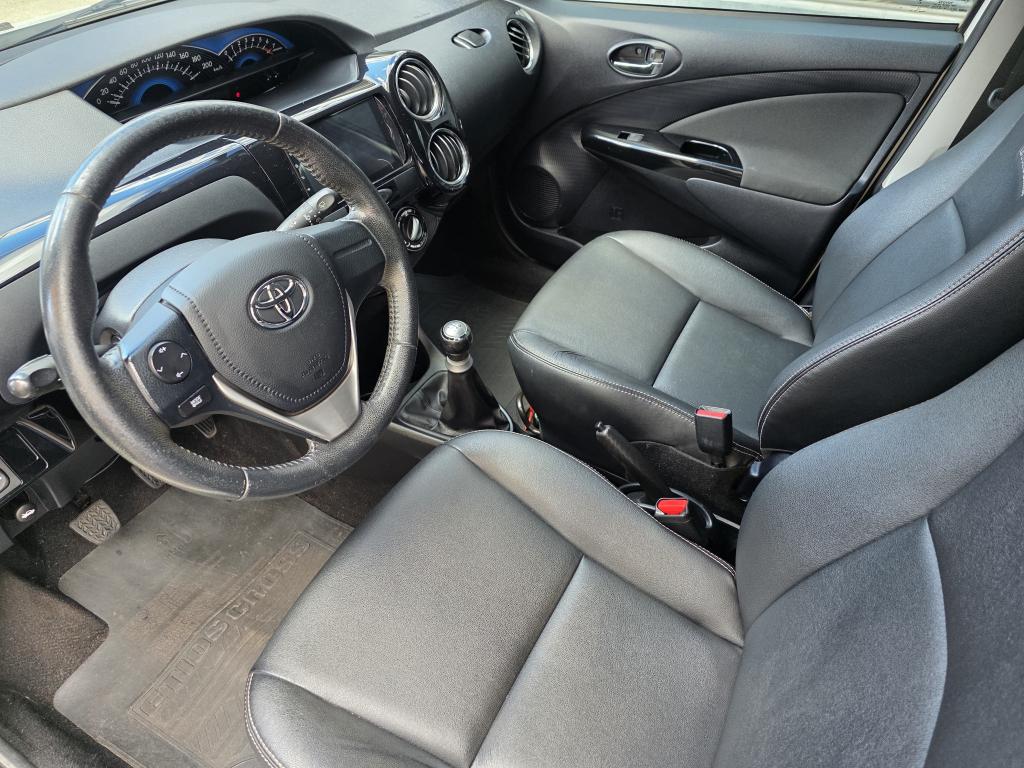 TOYOTA Etios Cross - Foto