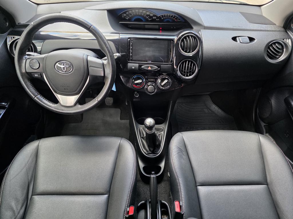 TOYOTA Etios Cross - Foto