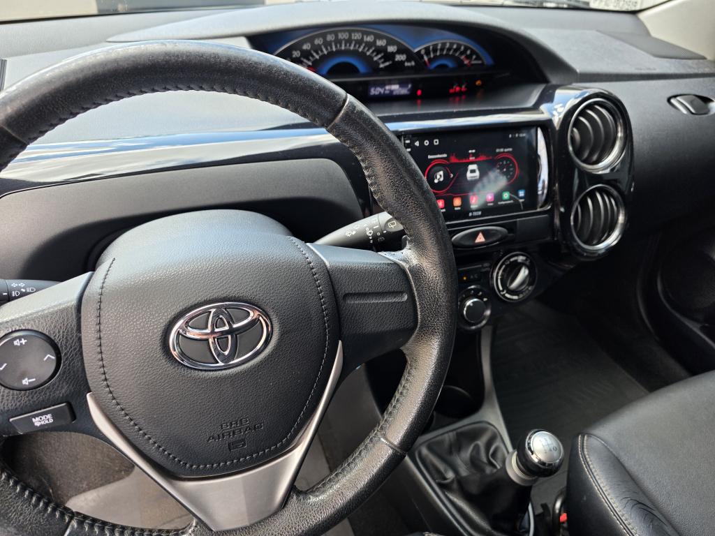 TOYOTA Etios Cross - Foto