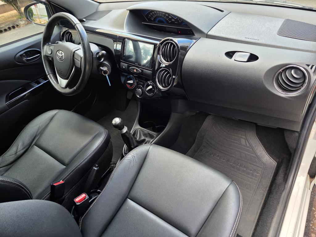 TOYOTA Etios Cross - Foto