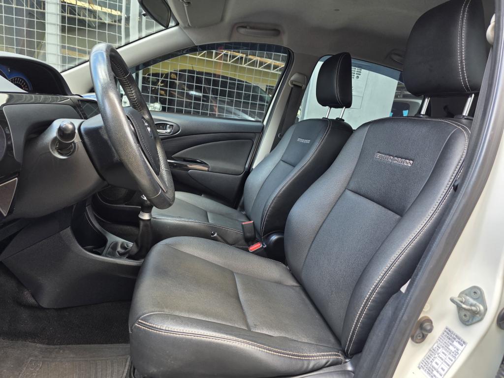 TOYOTA Etios Cross - Foto