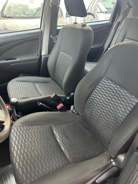 TOYOTA Etios Hatch - Foto