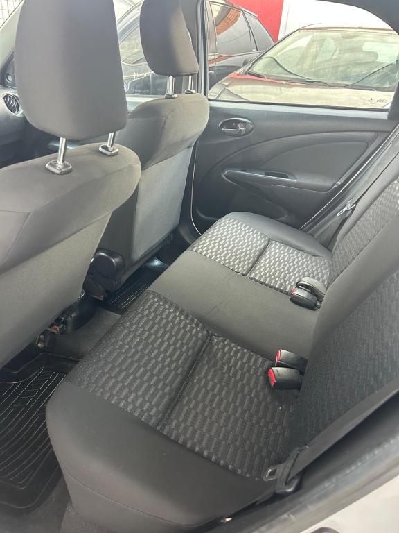 TOYOTA Etios Hatch - Foto