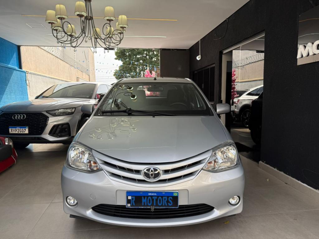 TOYOTA Etios Hatch