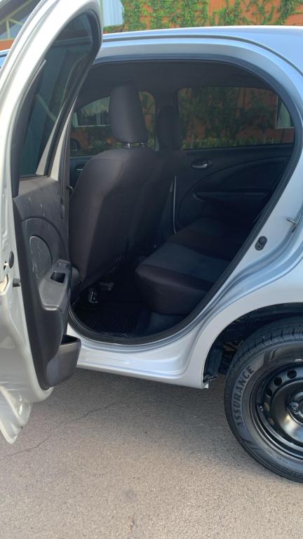 TOYOTA Etios Hatch - Foto