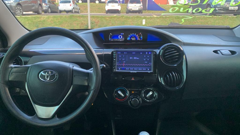 TOYOTA Etios Hatch - Foto