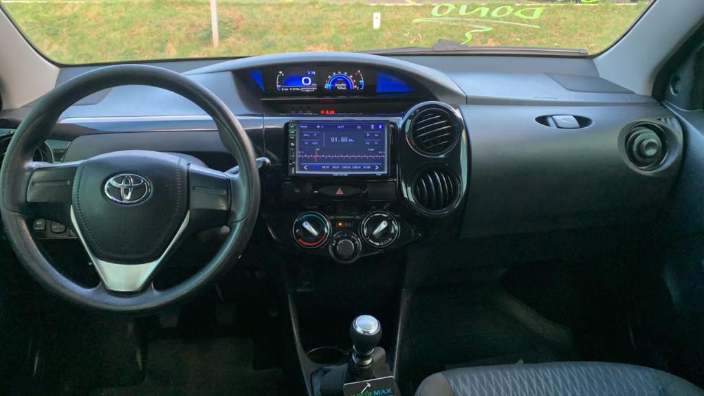 TOYOTA Etios Hatch - Foto