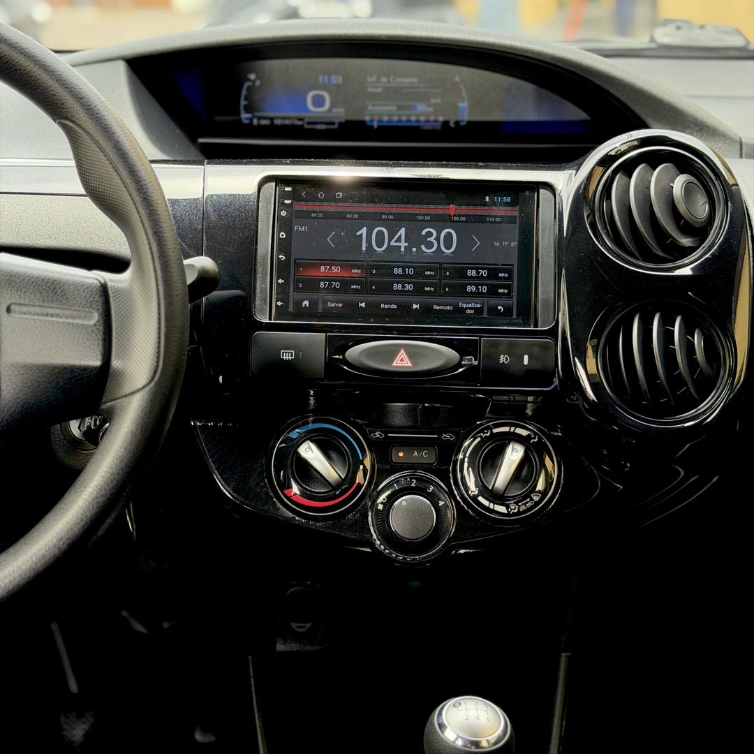 TOYOTA Etios Hatch - Foto