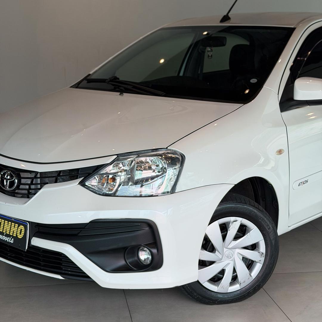 TOYOTA Etios Hatch - Foto