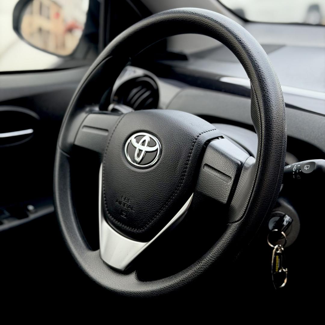 TOYOTA Etios Hatch - Foto