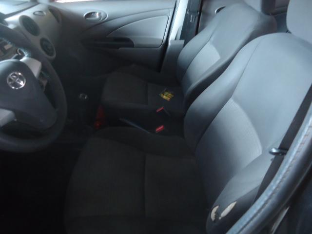 TOYOTA Etios Hatch - Foto