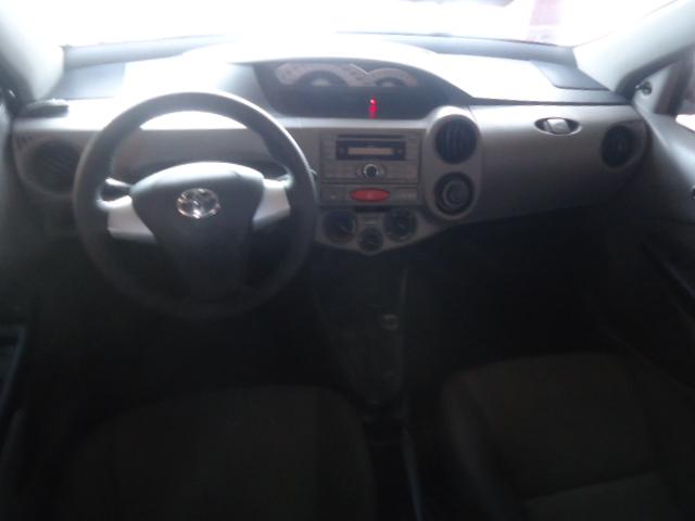 TOYOTA Etios Hatch - Foto
