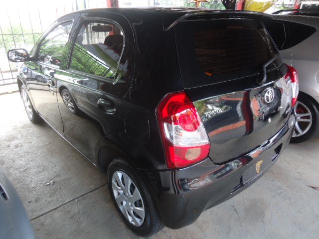 TOYOTA Etios Hatch - Foto