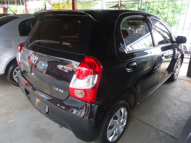 TOYOTA Etios Hatch - Foto