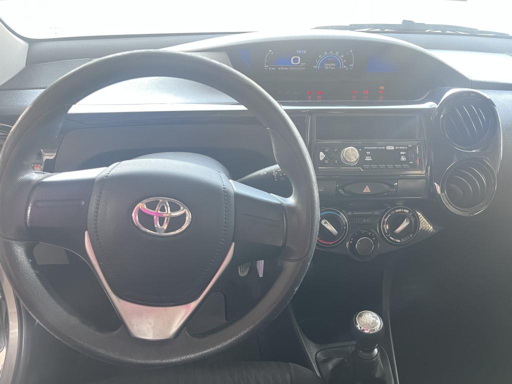 TOYOTA Etios Hatch - Foto