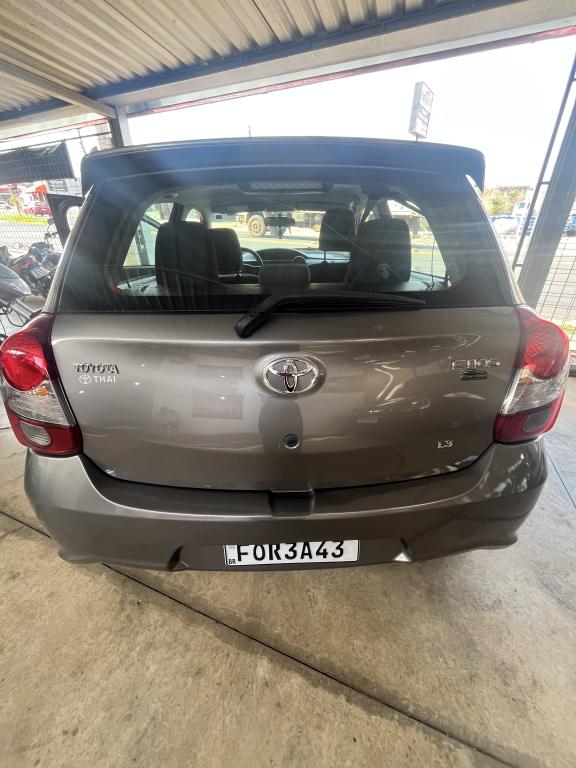TOYOTA Etios Hatch - Foto