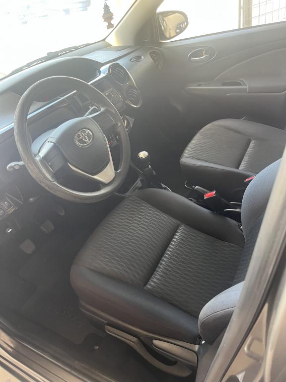TOYOTA Etios Hatch - Foto
