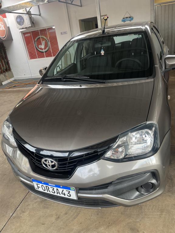 TOYOTA Etios Hatch - Foto