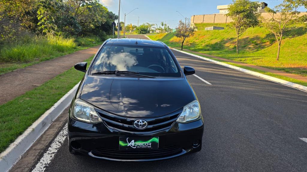 TOYOTA Etios Hatch - Foto