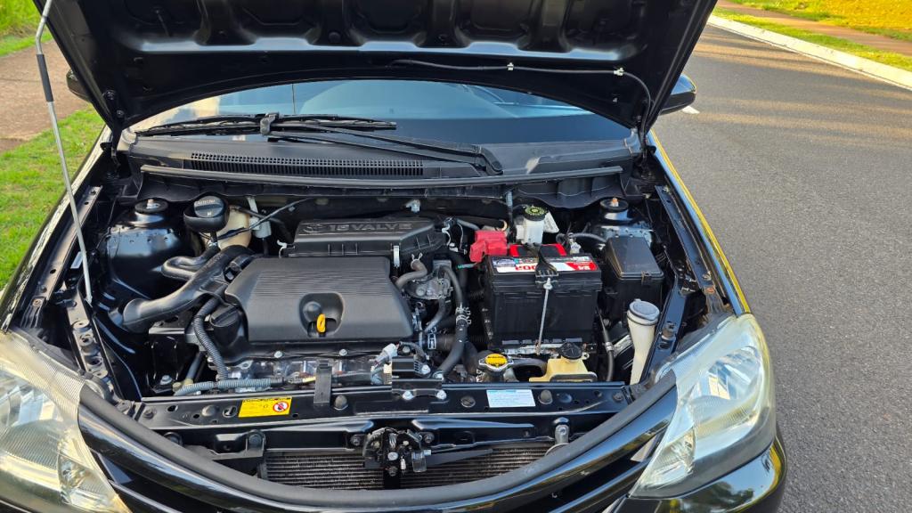 TOYOTA Etios Hatch - Foto