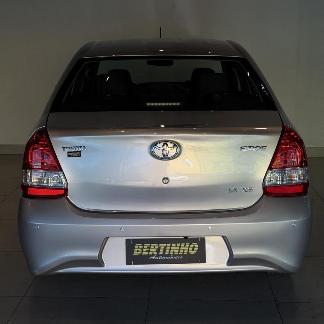TOYOTA Etios Hatch - Foto