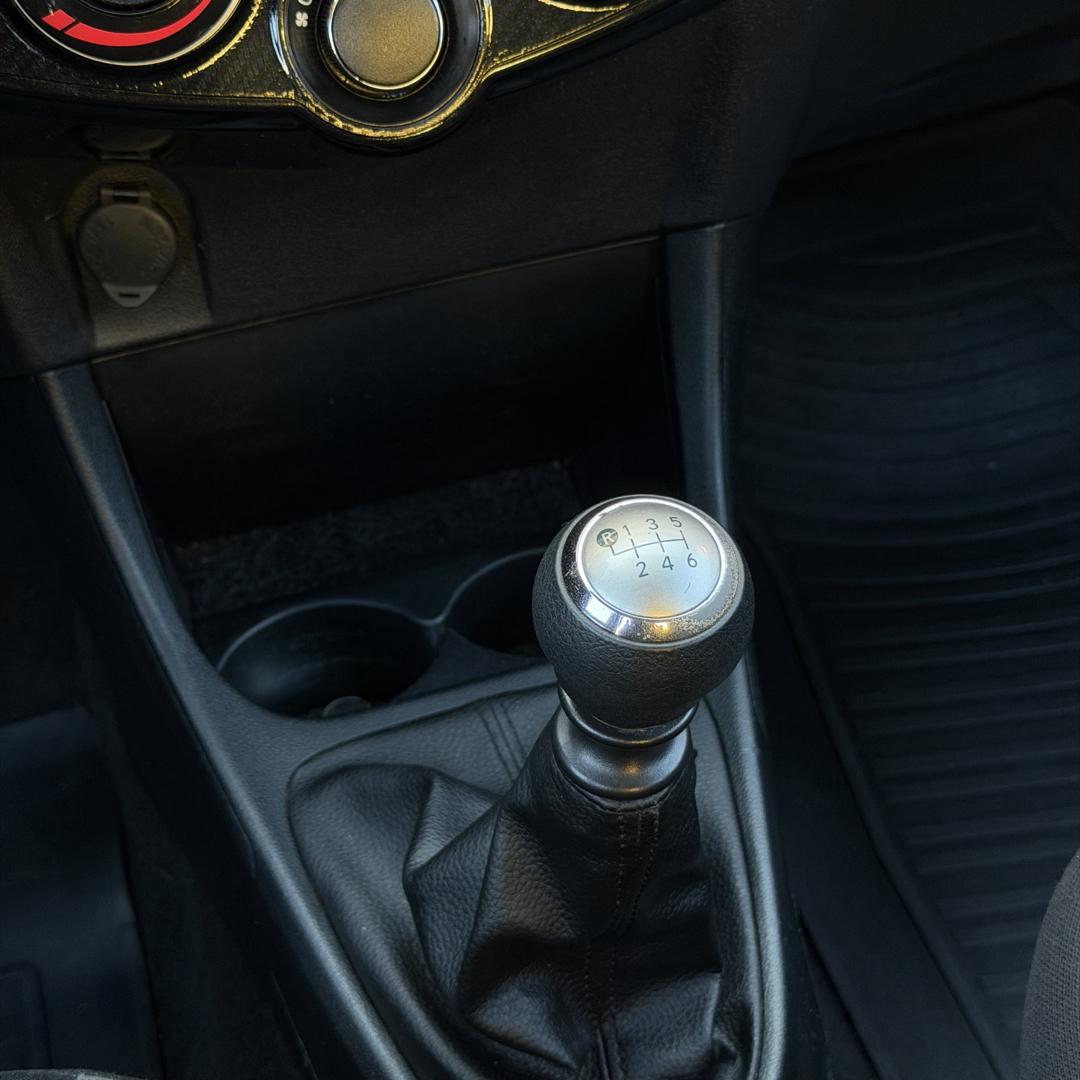 TOYOTA Etios Hatch - Foto