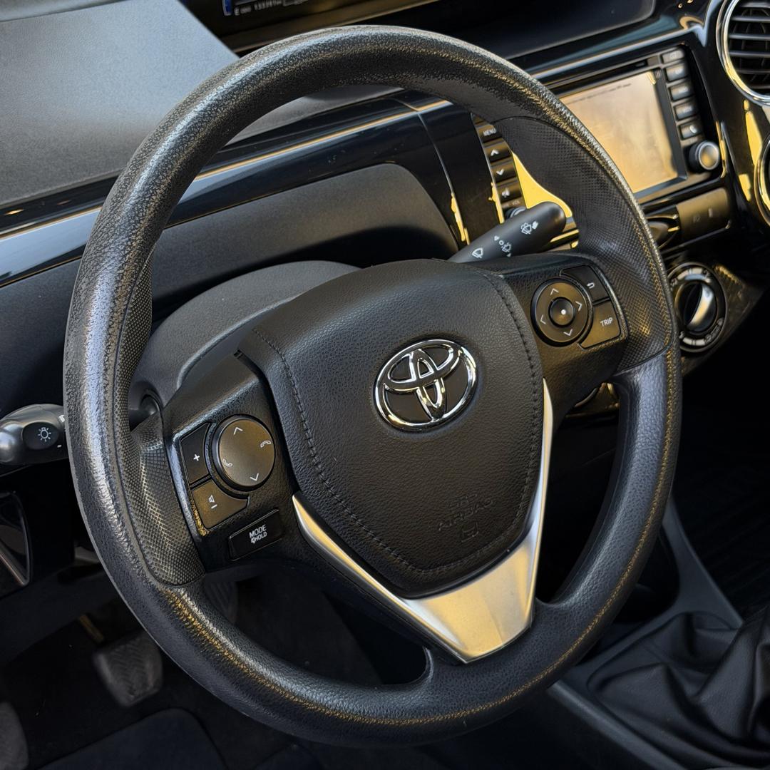 TOYOTA Etios Hatch - Foto