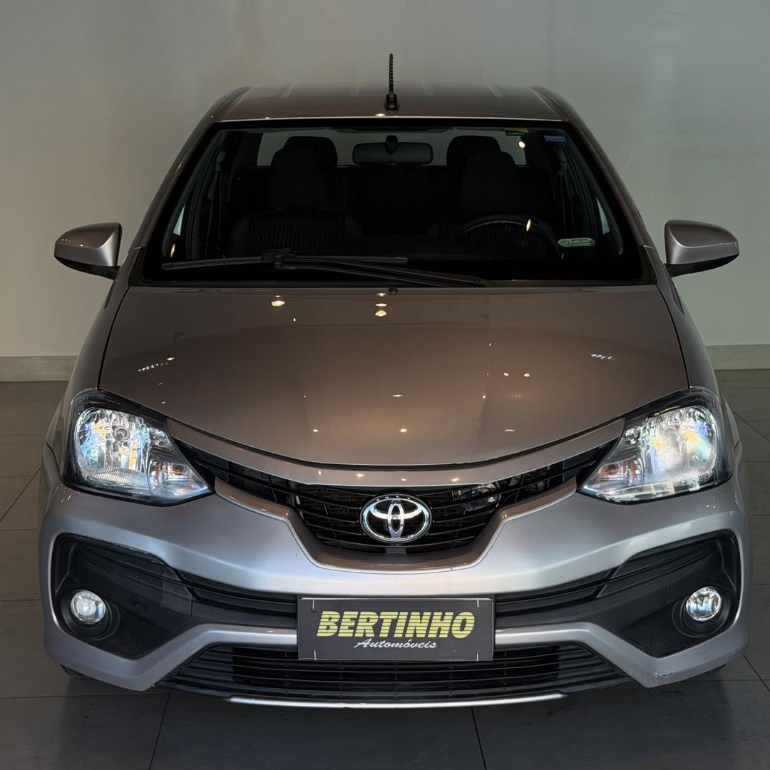 TOYOTA Etios Hatch - Foto