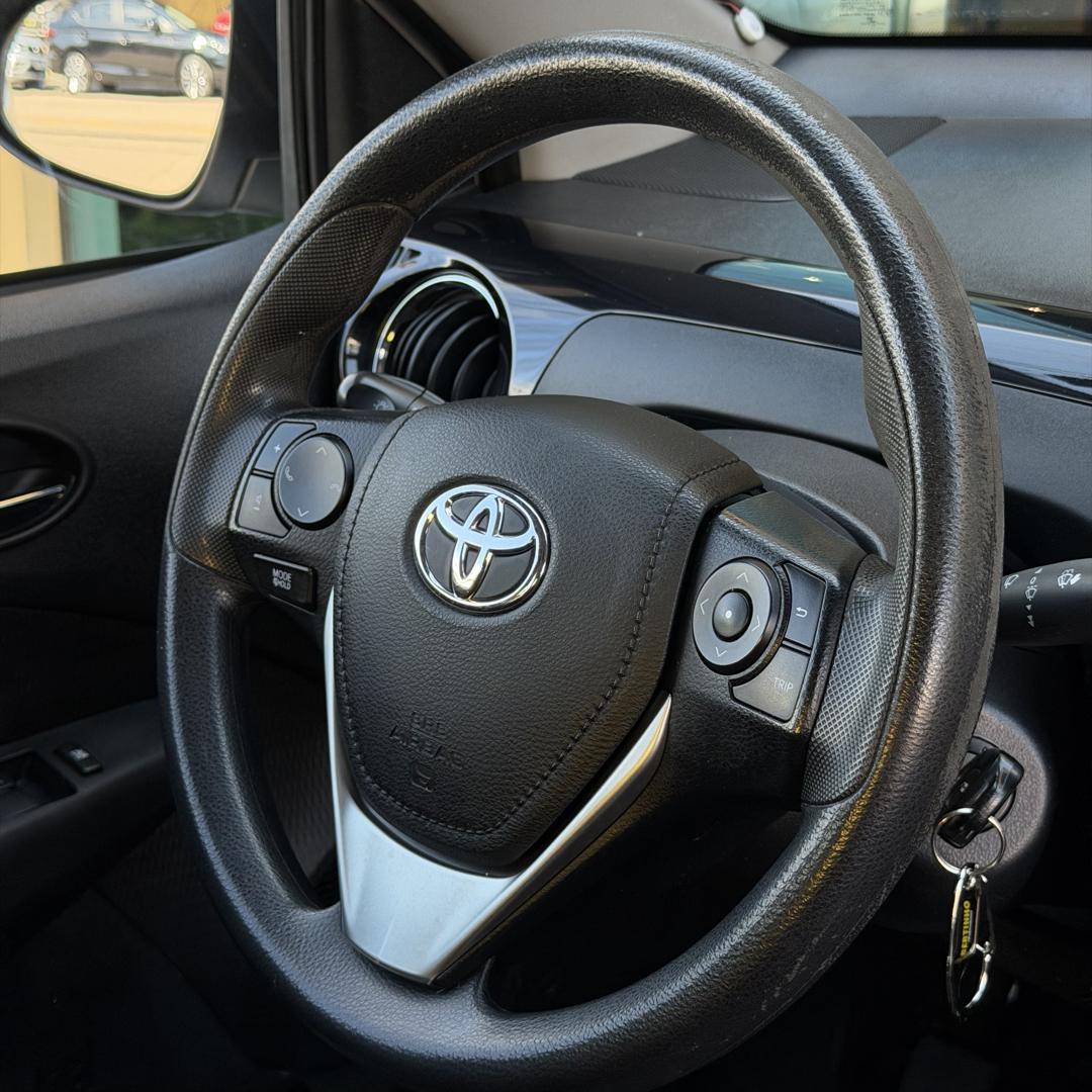 TOYOTA Etios Hatch - Foto