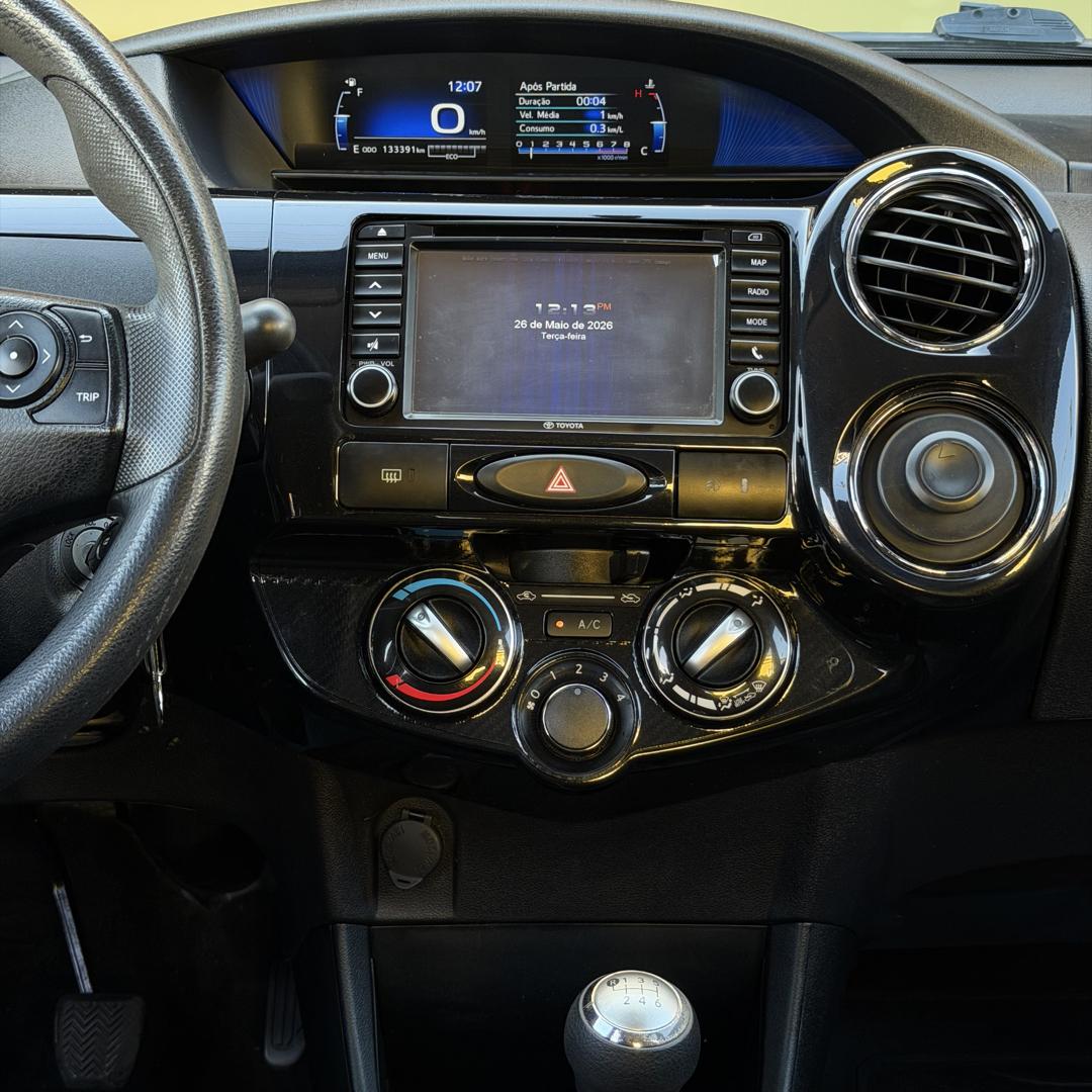 TOYOTA Etios Hatch - Foto