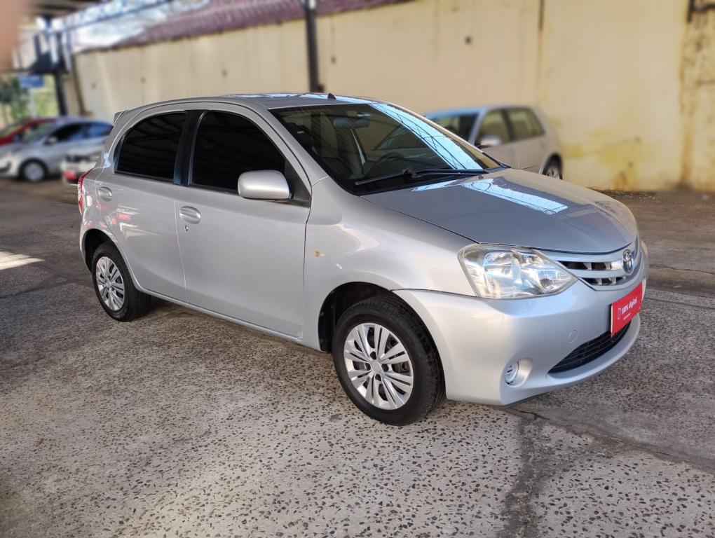 TOYOTA Etios Hatch - Foto