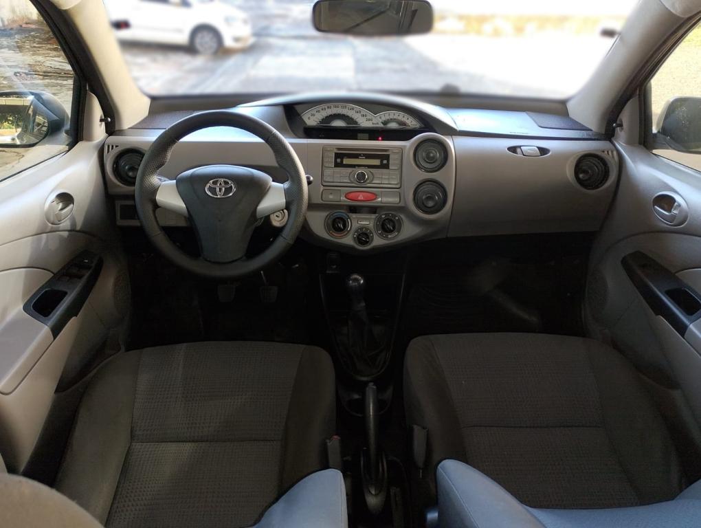 TOYOTA Etios Hatch - Foto