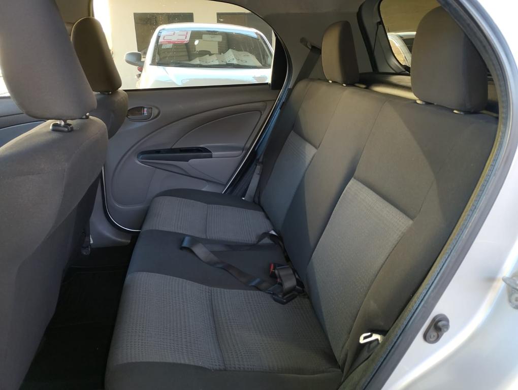TOYOTA Etios Hatch - Foto