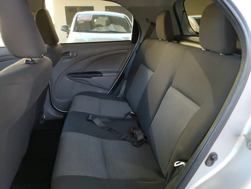 TOYOTA Etios Hatch - Foto