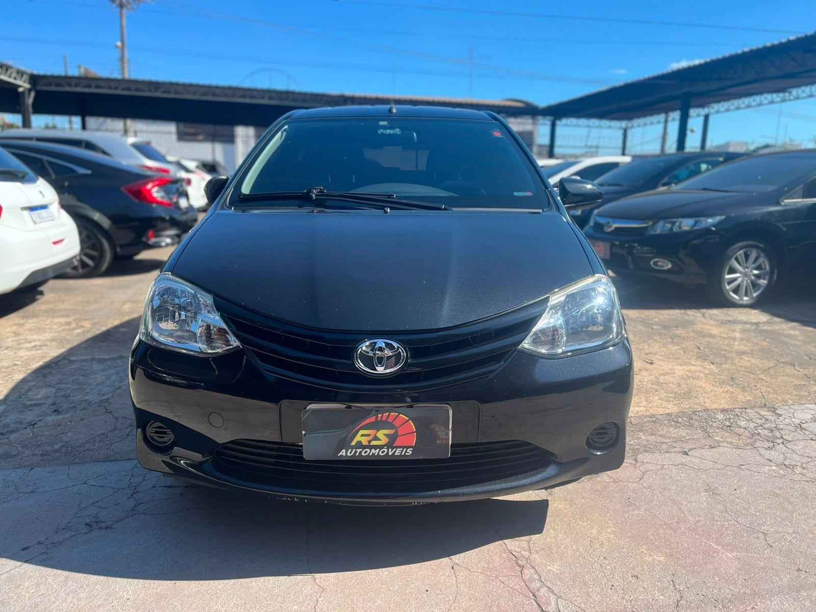 TOYOTA Etios Hatch - Foto