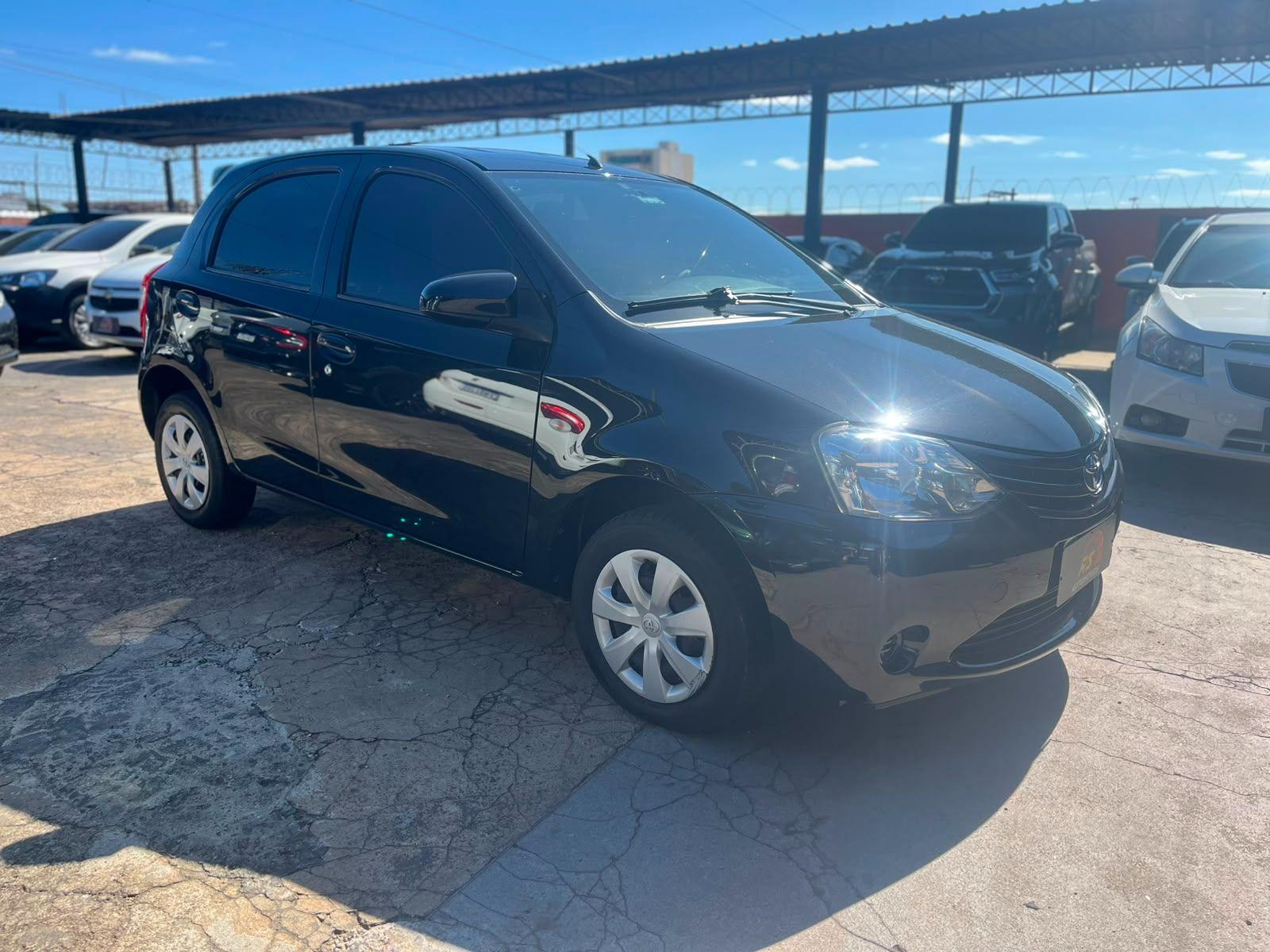TOYOTA Etios Hatch - Foto