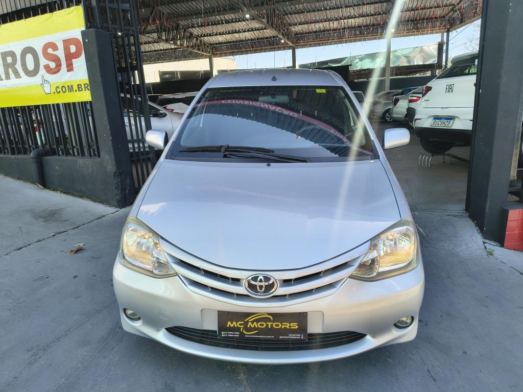 TOYOTA Etios Hatch - Foto
