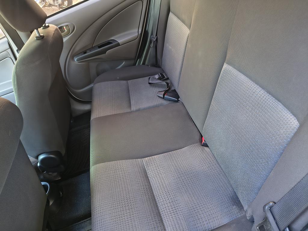 TOYOTA Etios Hatch - Foto