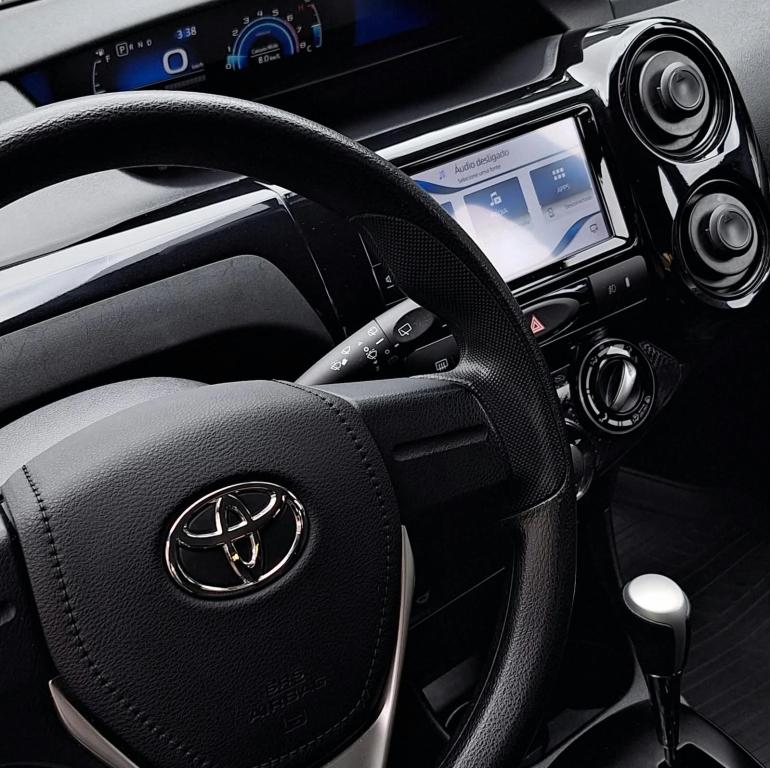 TOYOTA Etios Hatch - Foto