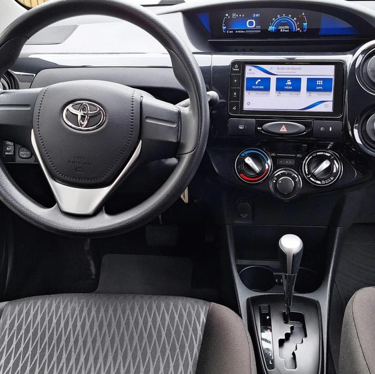 TOYOTA Etios Hatch - Foto