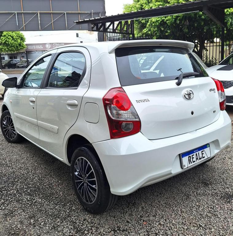 TOYOTA Etios Hatch - Foto