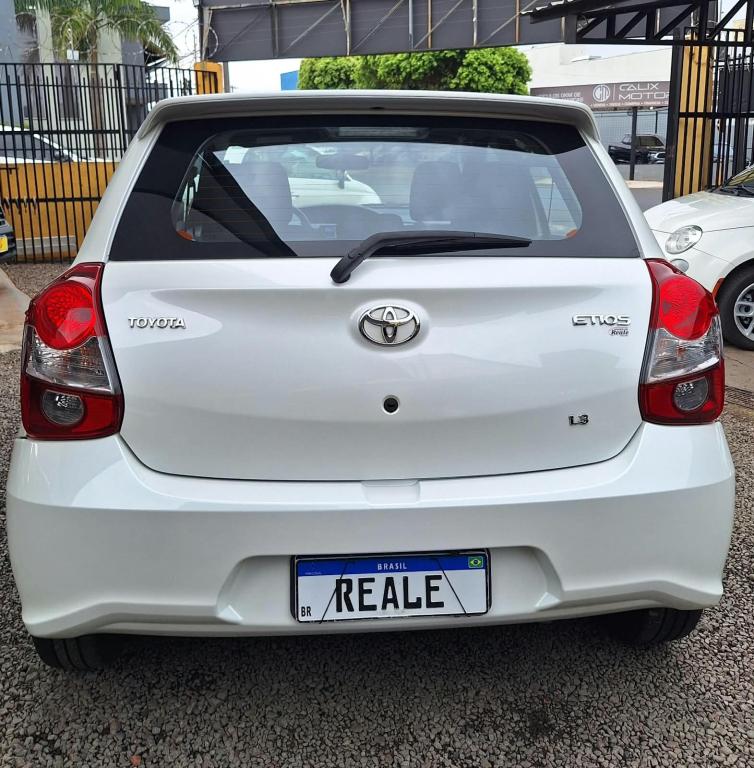 TOYOTA Etios Hatch - Foto