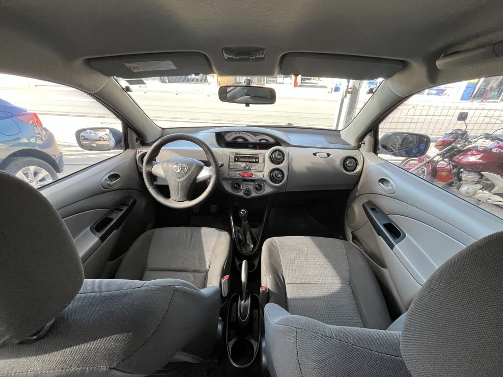 TOYOTA Etios Hatch - Foto
