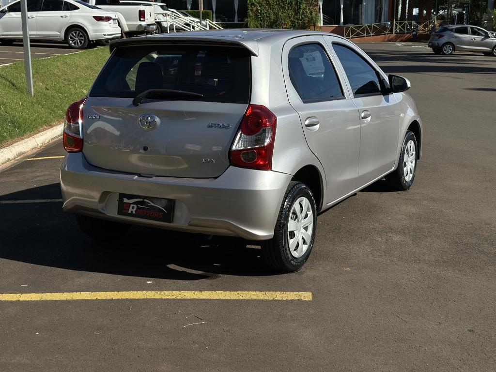 TOYOTA Etios Hatch - Foto