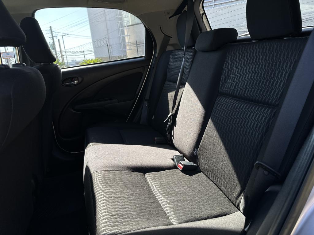 TOYOTA Etios Hatch - Foto