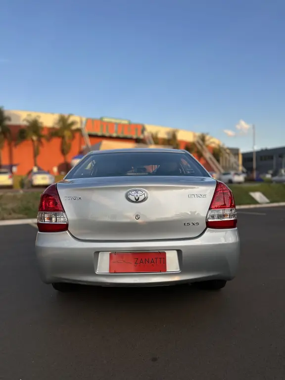 TOYOTA Etios Sedan - Foto